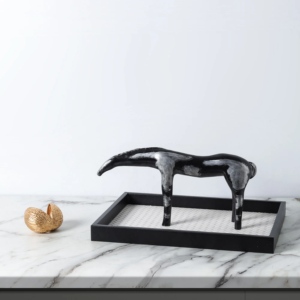 

Wabi-Sabi Distressed Resin Three Legged Horse Art Ornaments Modern Textured Finish Bookshelf Coffee Table Animal Sculpture
