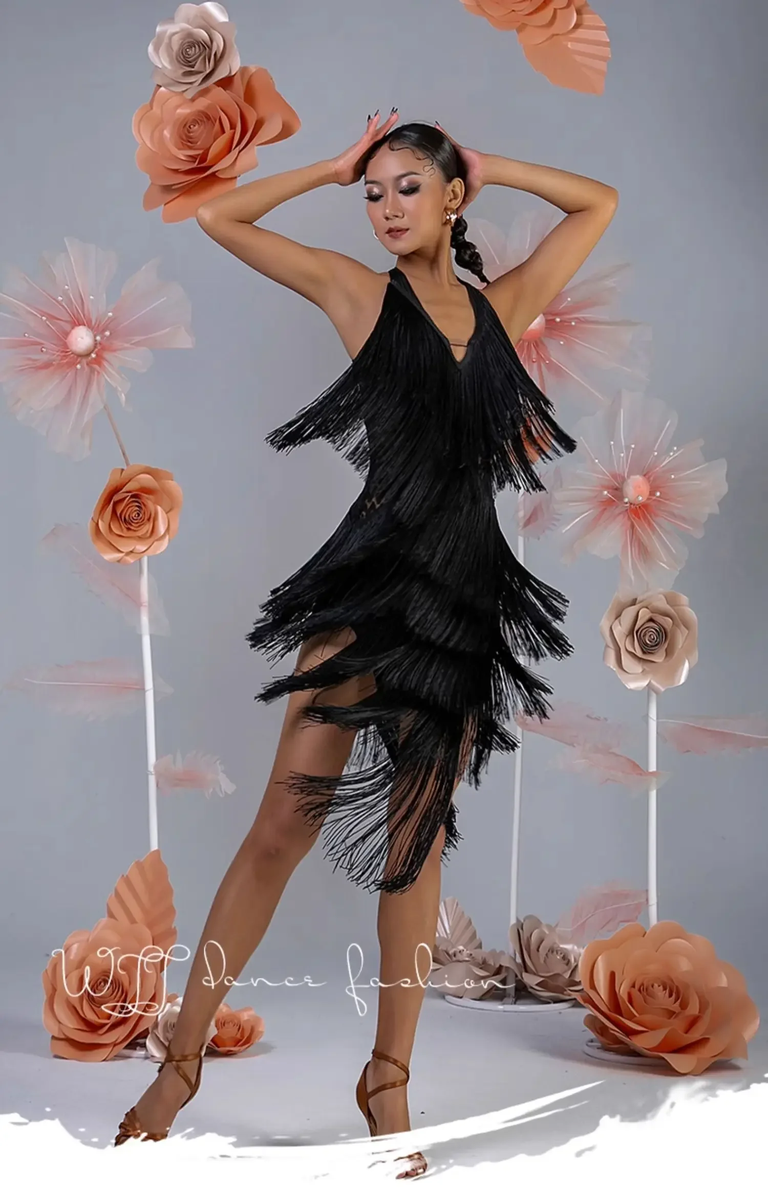 

Dance Latin Dress Women 2025 New V-neck Hanging Neck Tassel Backless Competition Flower Dress Performance