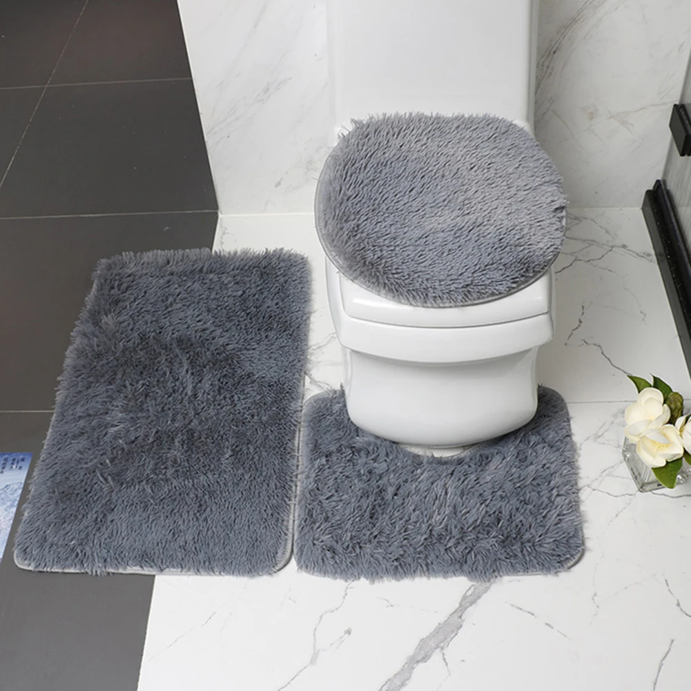 

Комплект из 3 предметов для ванной комнаты: уютный нескользящий коврик, U-образный коврик и защита для крышки унитаза для комфортного использования ванной.