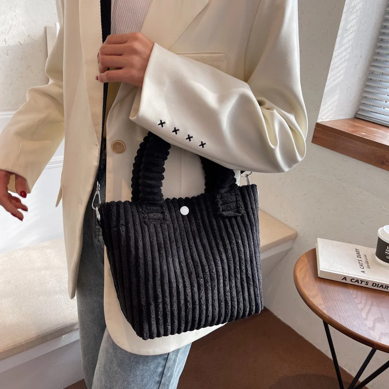 Neue in Cord frauen Schulter Tasche 2022 Einfache Mode Vielseitig Große Kapazität Weibliche Nylon Taste Eimer Umhängetaschen