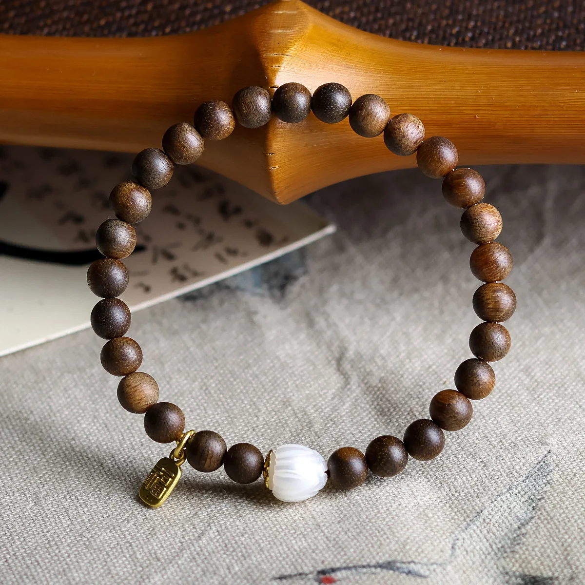 

Sinking Yellow Qi Nan Agarwood New Chinese Style Bracelet with Pearl Carved Lotus Beads for Women Gifts