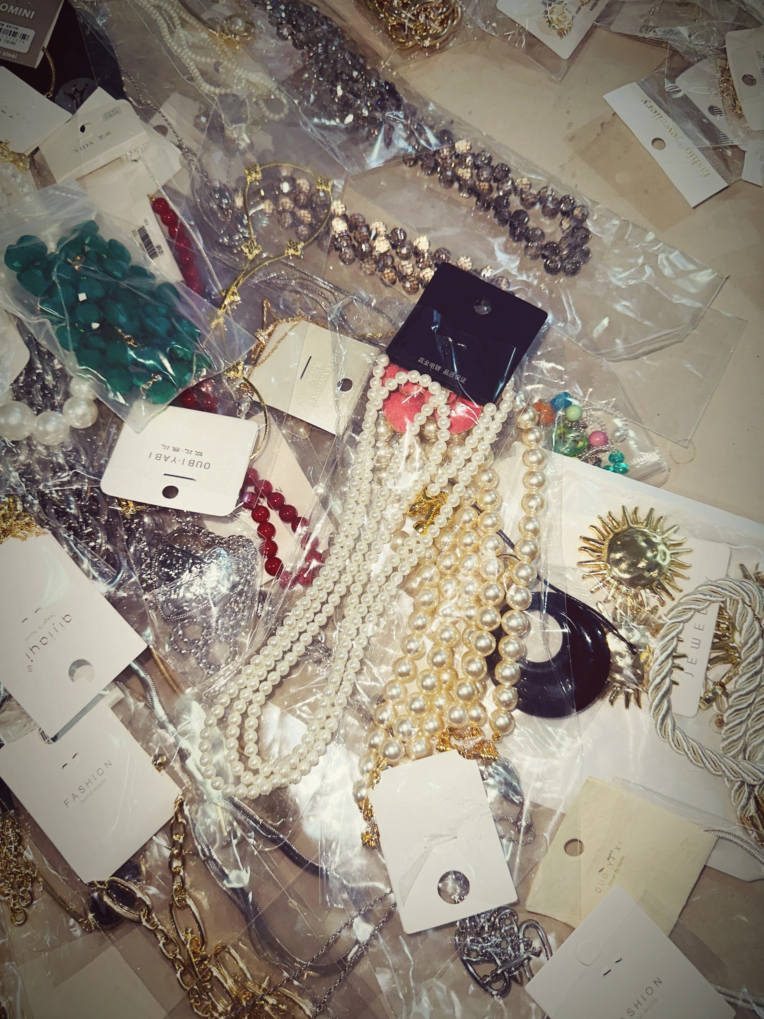 Tiktok's highly popular brand new jewelry blind box jar mixed blind box lucky bag necklace earrings bracelet random