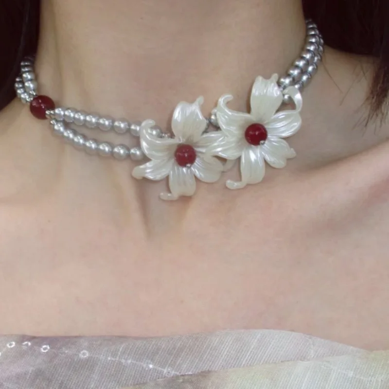 زهرة بيضاء الاكريليك حبة قلادة مجوهرات الإكسسوار