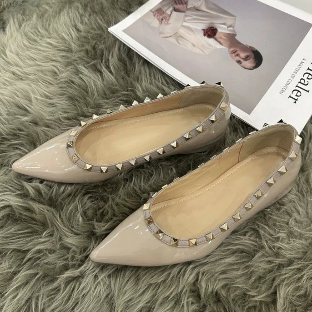 Fashionable Women British American Styles Daily Fashion Show Shoes with Studded Patchwor Patent Leather & Matte Flats Pinted