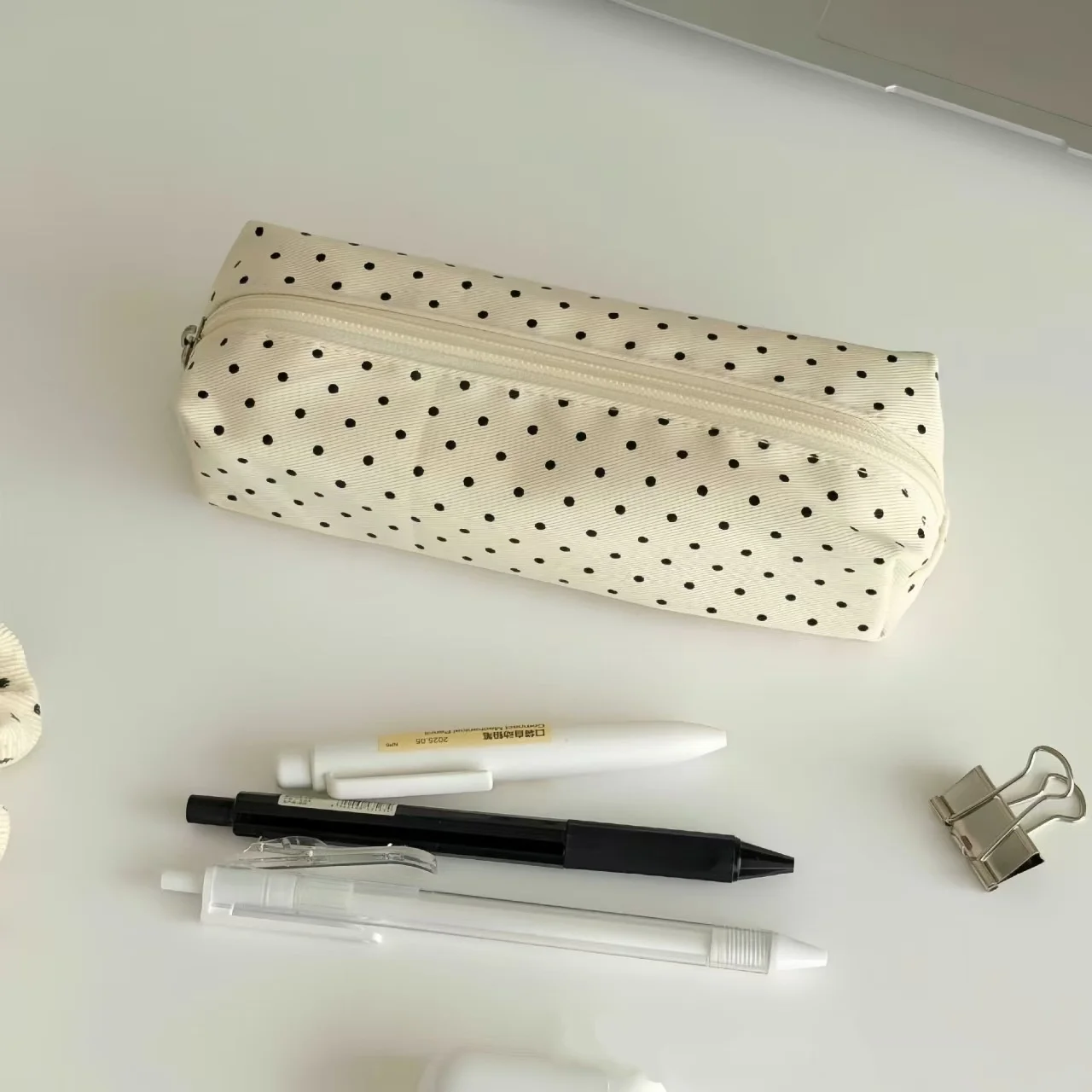Simple Dot‑Pattern Compact Pencil Case, Stylish Cute Stationery Box for Junior High School Girls Student Storage Organizer