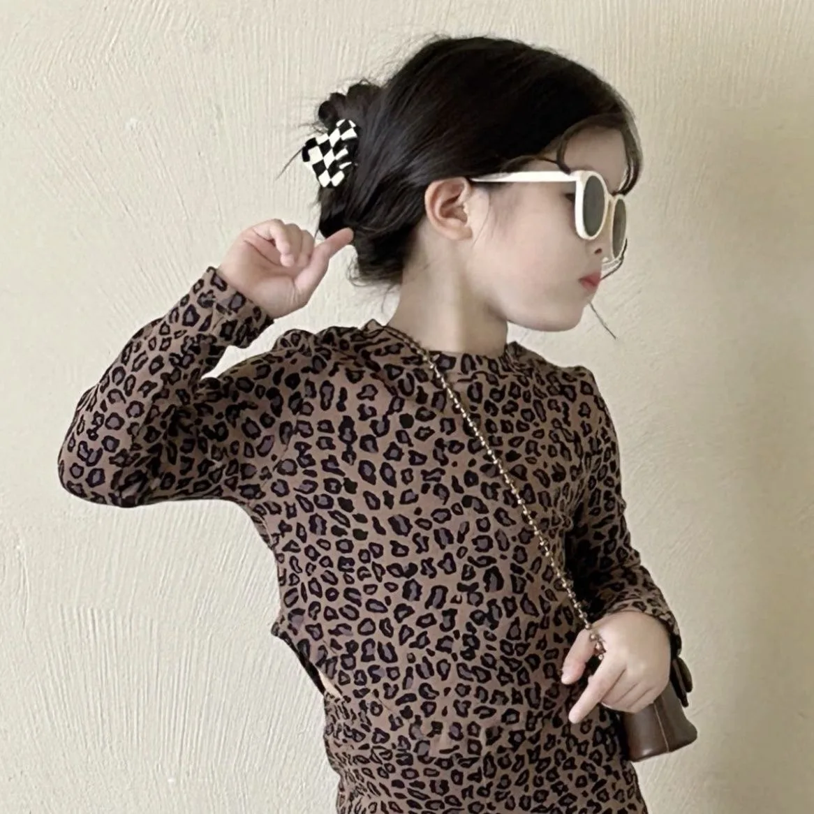 Girls' Autumn Leopard Pattern Set Autumn New Korean Edition Fashionable Children's T-shirt Bellbottom Pants Two Piece Set