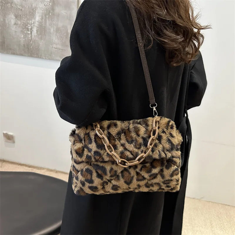Winter Leopard Print Plush Shoulder Bag Quilted Fabric Thick Chain Decor Adjustable Strap Vintage Women Crossbody Tote Bag