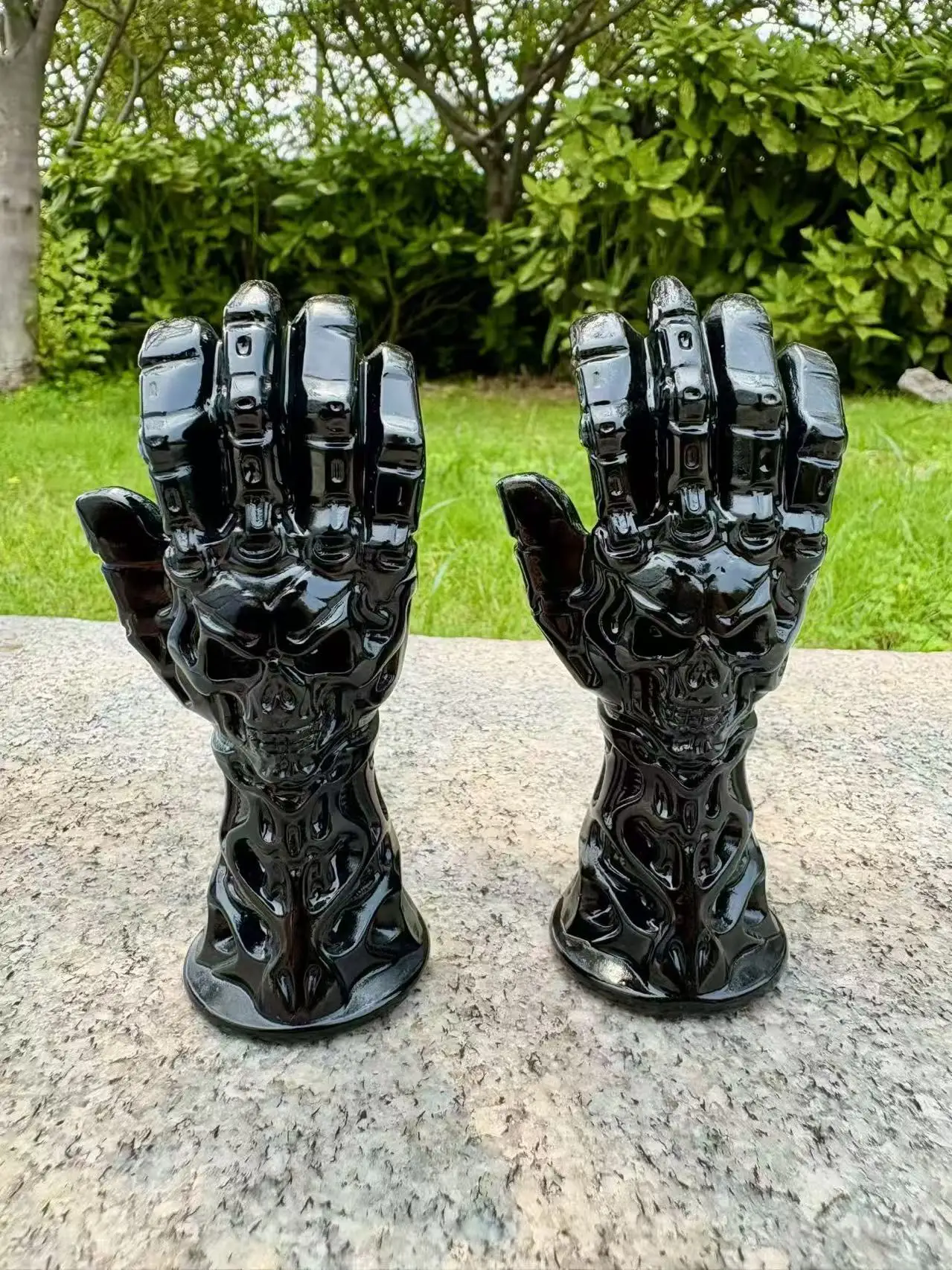 Natural Obsidian Crystal Quartz Carves The Infinite Hand, With The Power Of Energy For Healing, Purification, Divination And Med