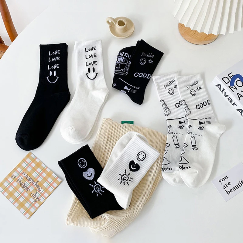 Fashion Cute Smiling Face Socks Women Men Black White Couple Cotton Socks Korean Style Kawai Harajuku Calceines Funny Socks