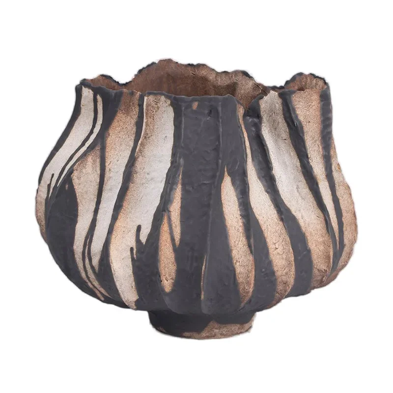 

Wabi Stillwind special-shaped small-mouth ceramic vase, medieval home model room soft-mounted TV cabinet