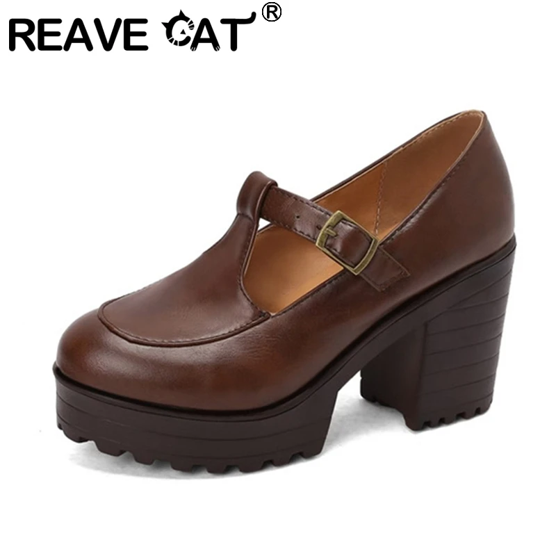 

REAVE CAT Весенние женские туфли-лодочки в стиле панк с круглым носком, толстый каблук 9,5 см, платформа 2,5 см, Т-ремешок с пряжкой, коричневый, черный, красный, большие размеры 41 42 43