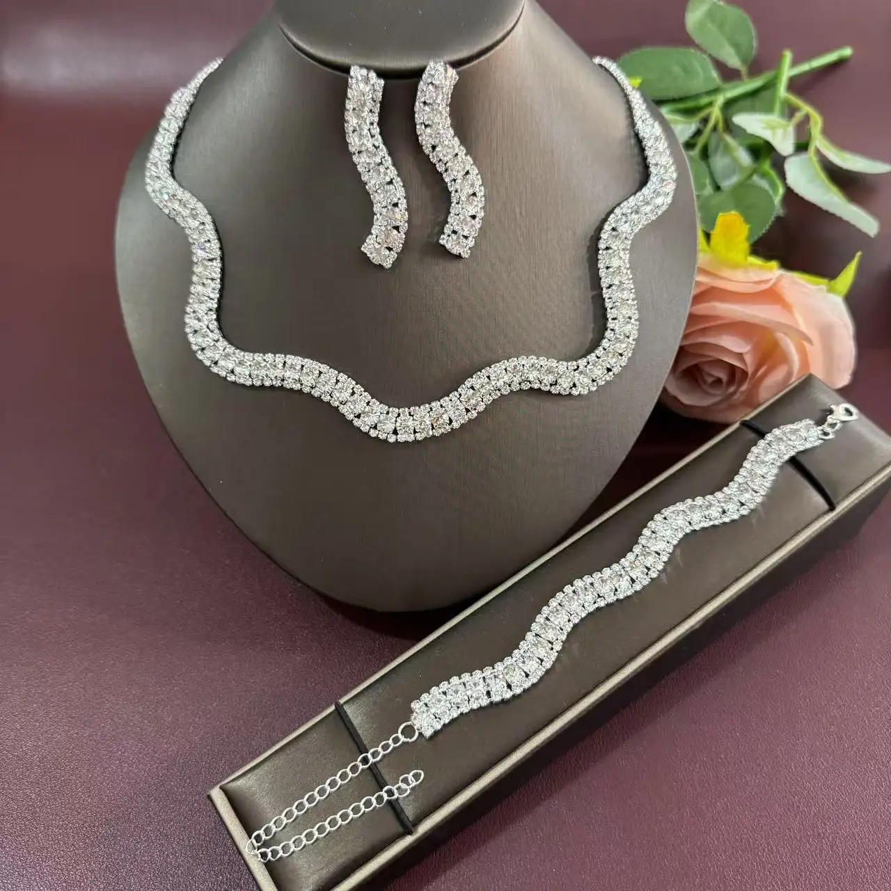 Elegant wavy rhinestone women's jewelry set is the ideal choice for parties, with wavy terrazzo design as party accessories