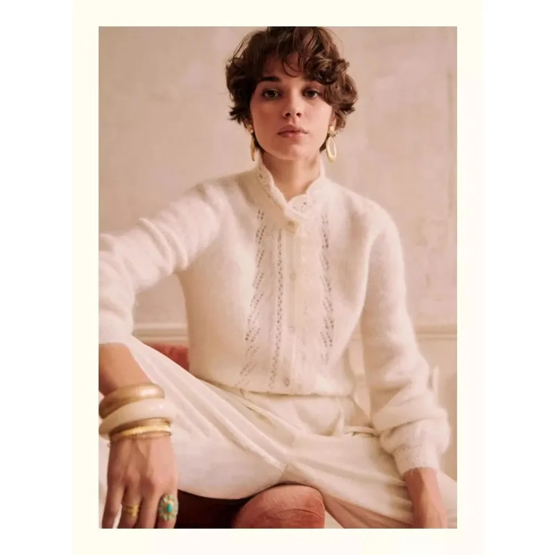 

Chic French Design Knitted Cardigan Women's Retro V-Neck Soft Long Sleeve Sweater for Spring And Autumn