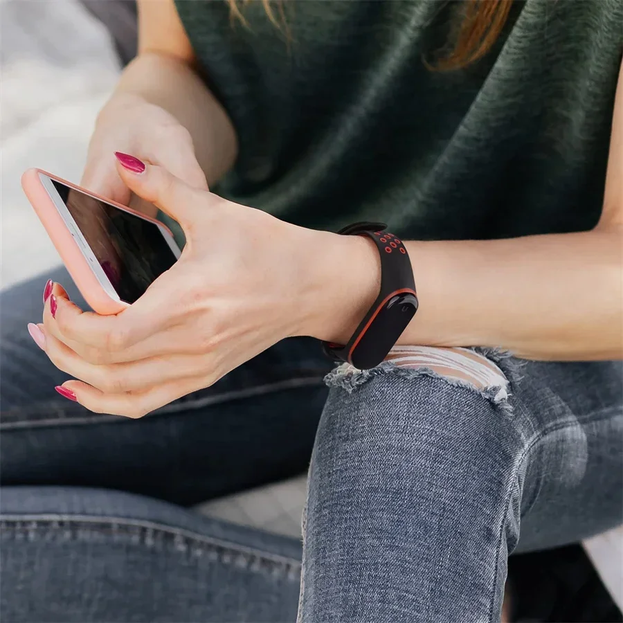 Gelang Jam Olahraga untuk Xiaomi Mi Band 7 Jam Tangan Pintar NFC Correa Miband7 Gelang Pergelangan Tangan Lubang Udara Silikon Pada Mi Band 6 5 4 3 7 8 Tali