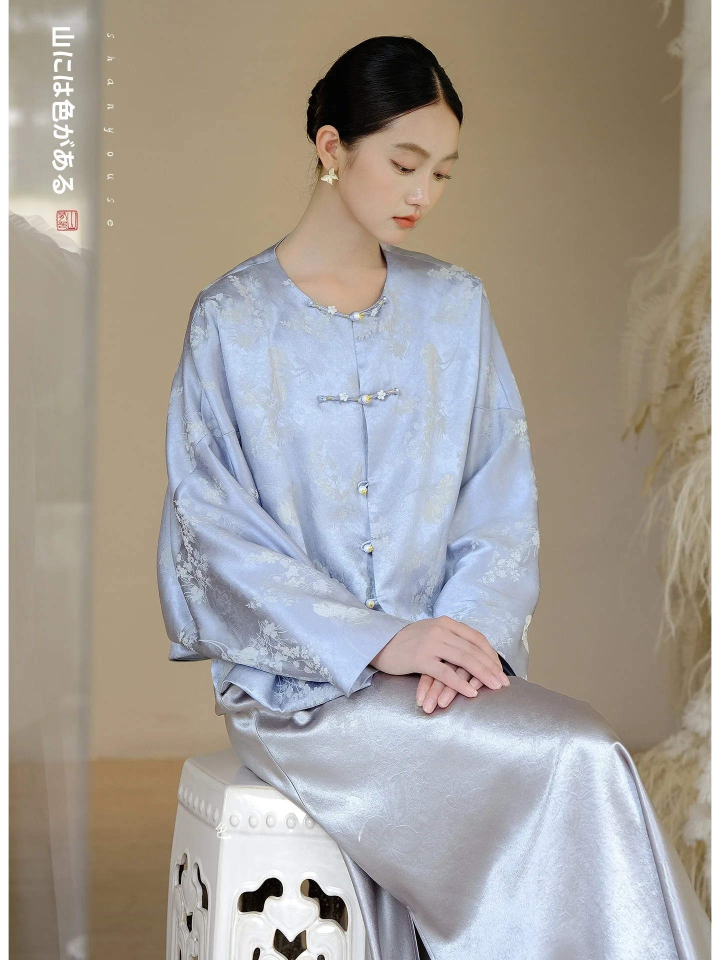 

Новая китайская верхняя одежда An Yue 2025: элегантное пальто свободного кроя с длинными рукавами для ранней осени, премиум-класса, с индивидуальным дизайном