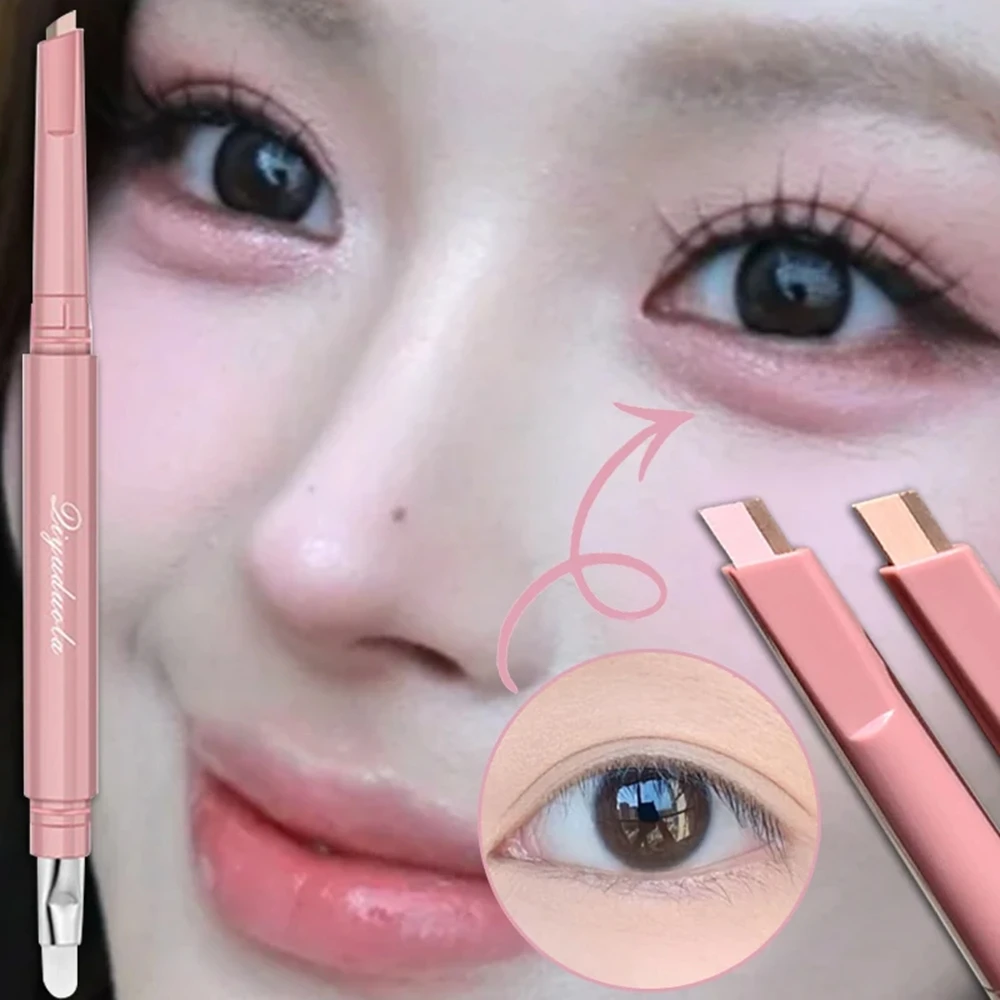 ดินสอเขียนใต้ตาสองสี 2 in 1 ไฮไลท์เตอร์เพิ่มความสว่าง สีชมพูนู้ด ใช้เป็นอายแชโดว์แบบแท่ง Aegyo Sal Lying Silkworm