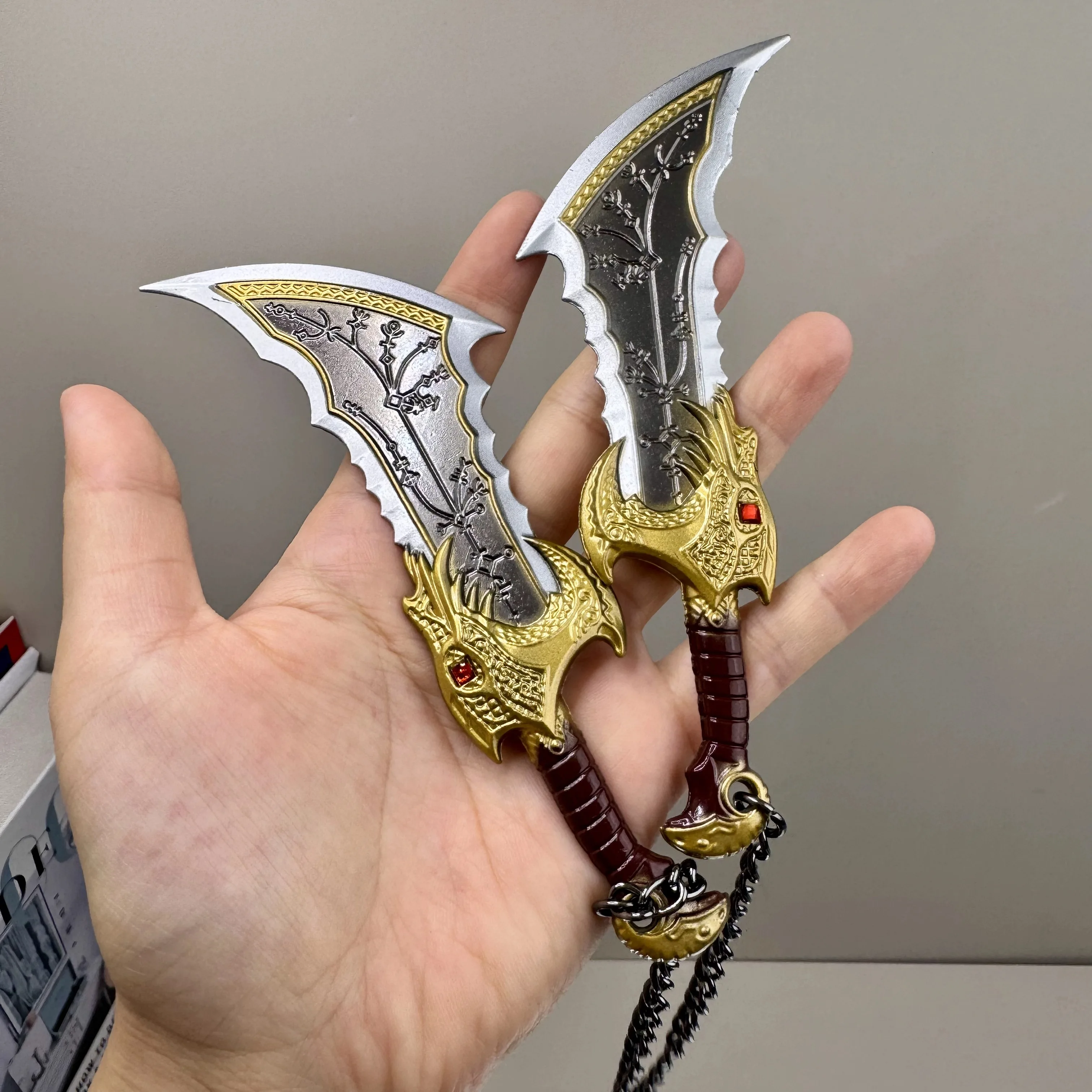15 ซม.God of War เกมอุปกรณ์ต่อพ่วงใบมีด Chaos โลหะหัตถกรรมอาวุธรุ่นสะสมโต๊ะเครื่องประดับสร้างสรรค์ของขวัญวันเกิดของเล่น