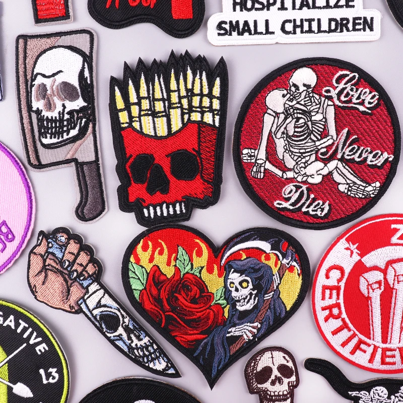 Heißer Horror Schädel/Punk Patch Gestickte Patches Eisen Auf Patches Stickerei Liebe Herz Rose Schädel Patches Für Kleidung Nähen DIY