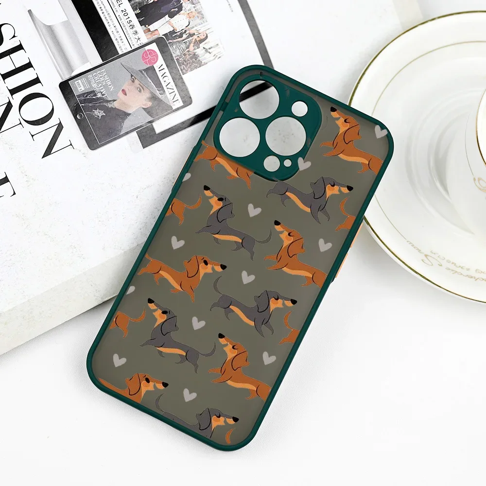 Cute Dachshund Bulldog Phone Case for iPhone 16 11 12 13 14 15 Pro Max Mini SE 7 8 Plus Hard Cover Cartoons Dog Fundas Coque