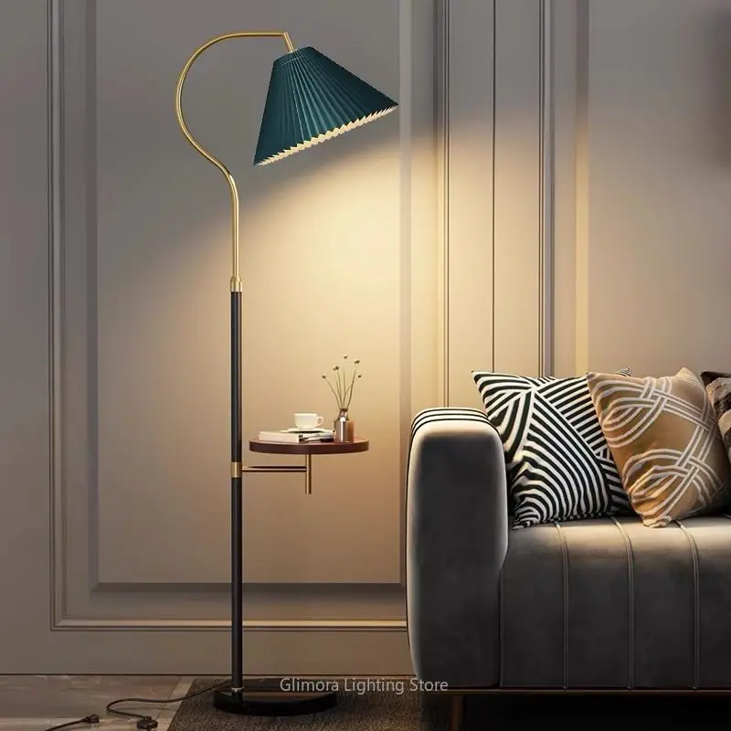 Full Spectrum Eye-Caring Floor Lamp with USB Wireless Charging, Standing Light Hotel Living Room Sofa Bedroom, Modern Tall Lamp