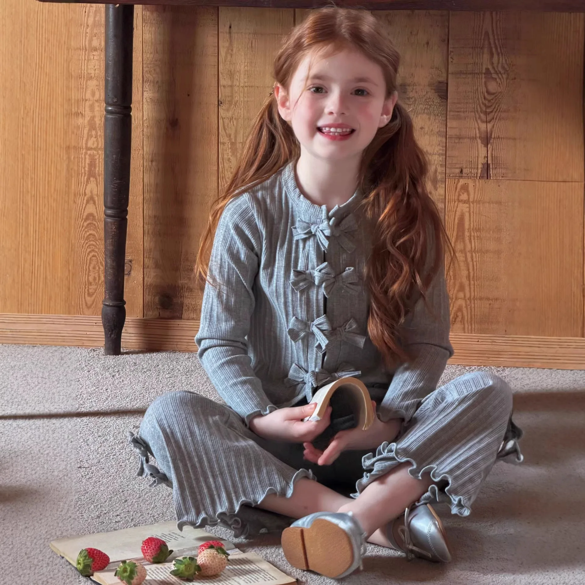 

Комплект для девочек: жилет, кардиган с бантом и расклешенные брюки, весна-осень 2026, новинка, однотонный, три предмета