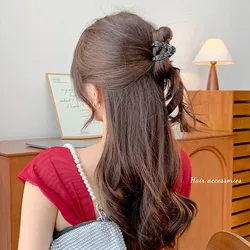 Mini pinza de pelo con diamantes de imitación para mujer, tocado de garra de cola de caballo de Metal anticaída, accesorios para el cabello, moda pequeña, nuevo