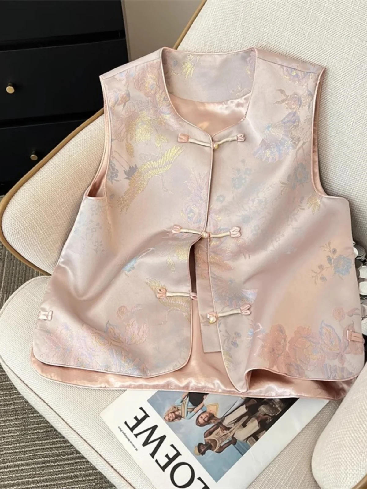 เสื้อกั๊กปักลายผ้าซาตินสำหรับผู้หญิง สไตล์วินเทจฤดูร้อน แบบจีนใหม่ แฟชั่นสไตล์จีนดั้งเดิม ติดกระดุม พร้อมแผ่นรองไหล่...