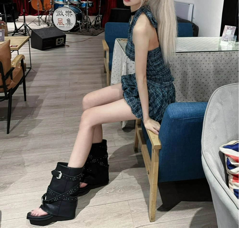 Ensemble deux pièces pour haut à col suspendu, nouveau Design à carreaux, nœud papillon, taille haute, bourgeon de fleur, demi-jupe, été 2025