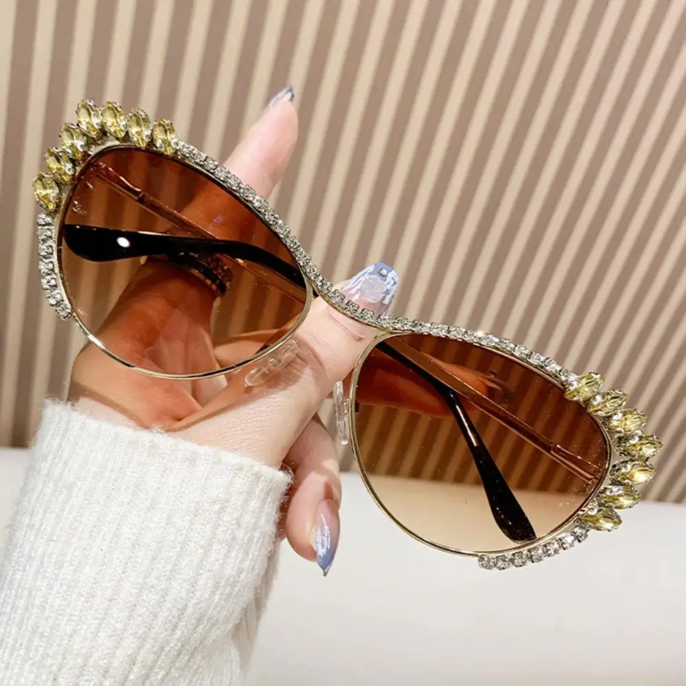 Oversized Diamond Sunglasses for Women Fashion Cat Eye Rhinestone Sunglasses Bling Jeweled Frame Costume Party Glasses