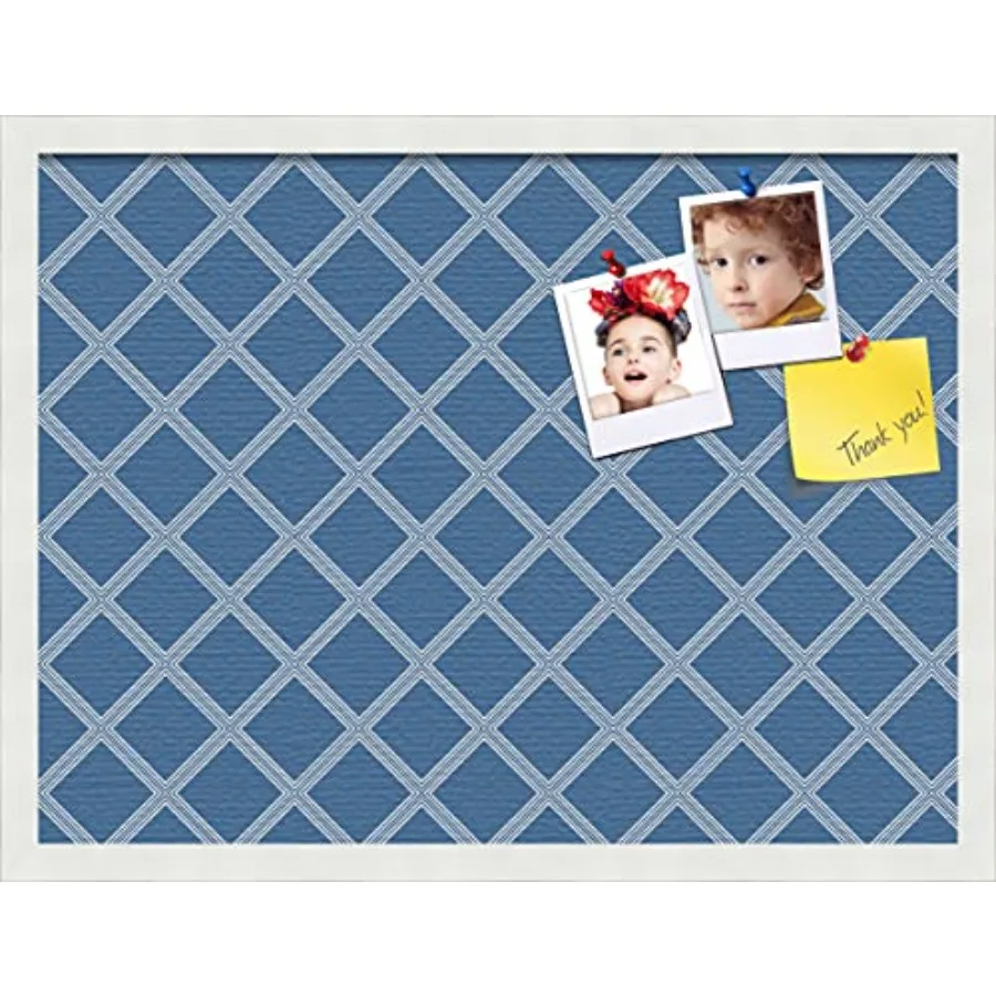 

Доска для заметок из пробковой ткани с современным ромбовидным узором, темно-синяя, 24x18 дюймов, готовая к использованию, в рамке из белого сатинового картона.