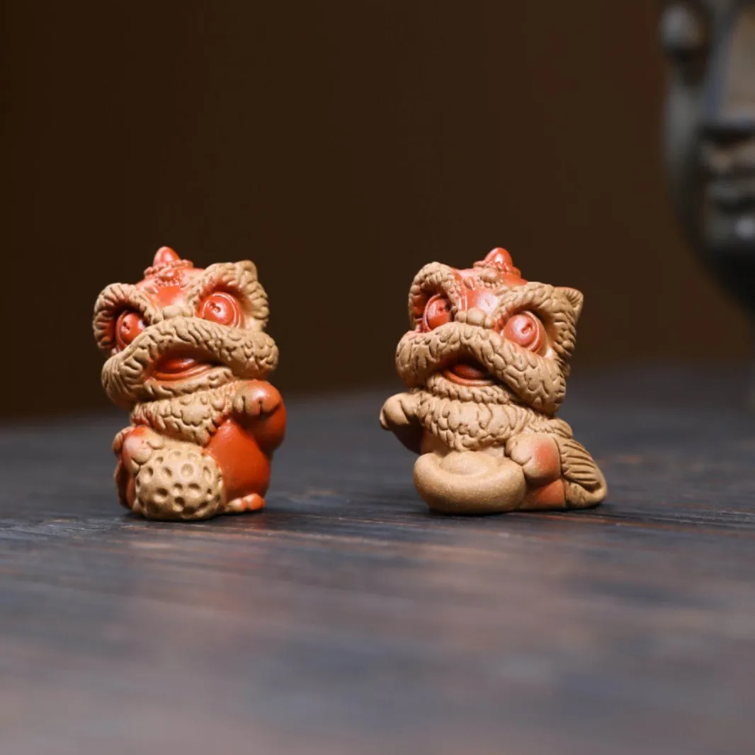 Yixing Zisha Ornamnt: Trndy Handmad Littl Lion Figurin, A Collctibl Ta Accssory That Can B Card For And Brings