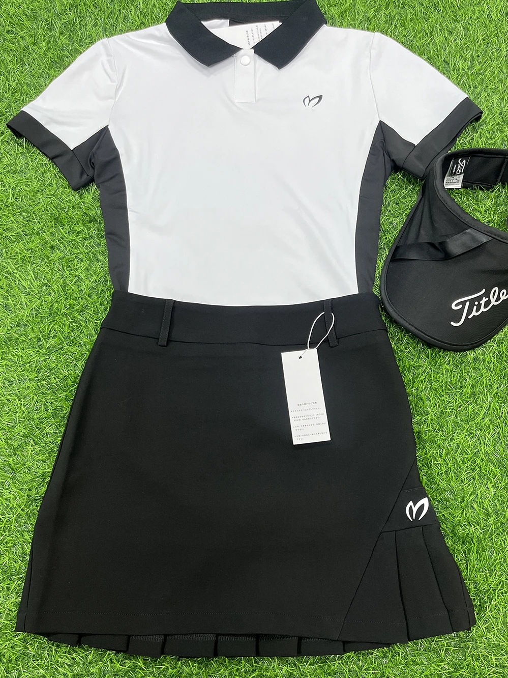 

Women's Golf Short-Sleeve Quick-Dry Breathable Top Sports Set with Flattering Slim-Fit Skirt Anti-Exposure Design