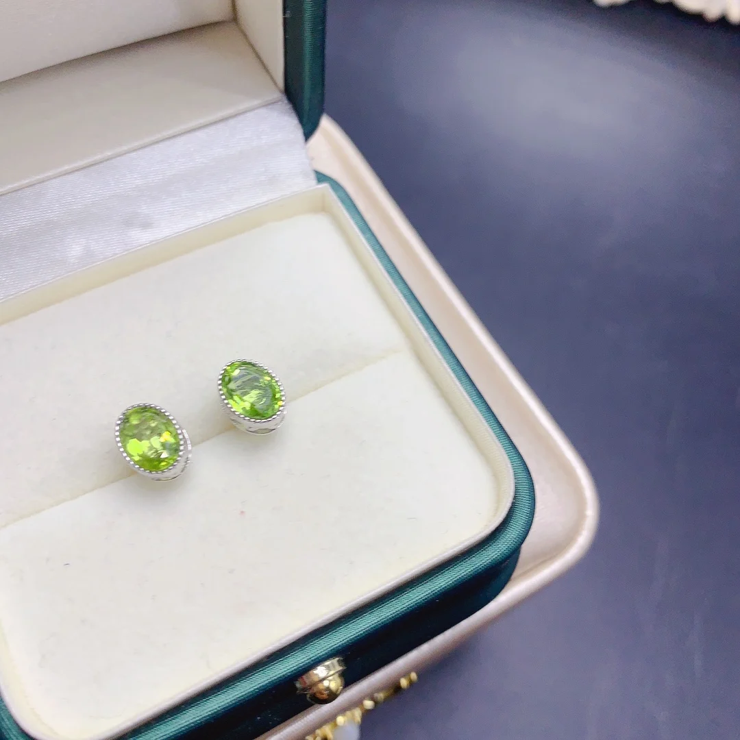 

Stud Female Silver 925 peridot Stud Female Simple exquisite wedding gemstone Free Shipping Sterling Certified Jewelry Boutique