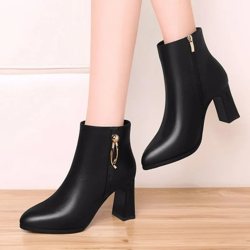 Botas de tornozelo para mulheres de salto alto 2024 novo dedo do pé apontado botas femininas simples preto zíper botas moda sapatos plataforma feminino