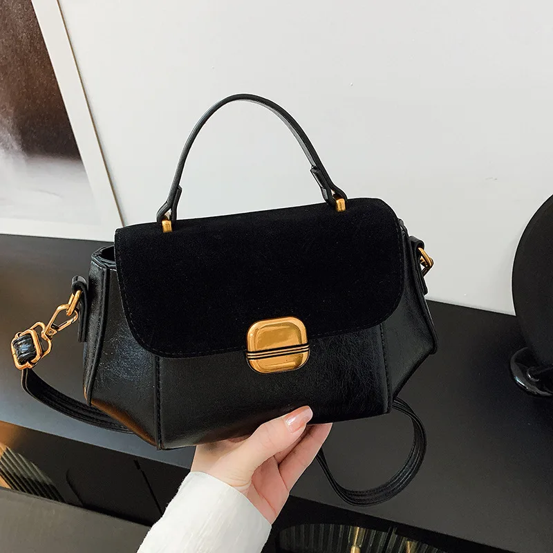 حقيبة كروس عصرية مرقعة 2025 جديدة للنساء، محفظة كتف كلاسيكية خفيفة الوزن، حقيبة سرج كاجوال للاستخدام اليومي