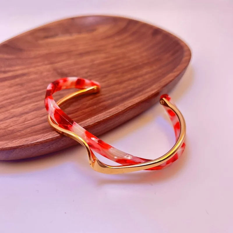 

Autumn/Winter Collection red Shell Plate Bracelet Curved Metal Women's Fashion Bracelet Geometric C-shaped Open Bracelet Jewelry