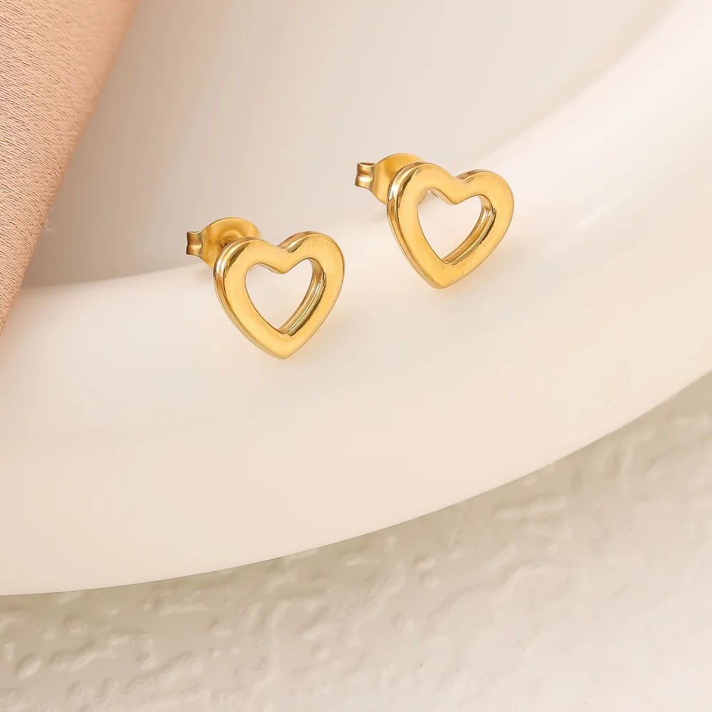 قطع القلب قلادة سوار القرط مجموعة مجوهرات الفولاذ المقاوم للصدأ 18K مطلية بالذهب غير يتلاشى المرأة اكسسوارات شخصية