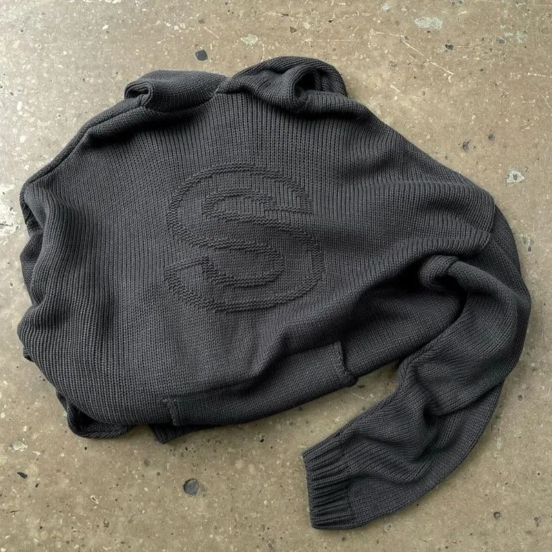 سترة سوداء فضفاضة بغطاء للرأس مفردة أوروبية أمريكية مشهورة مليئة بملمس حروف فريدة من نوعها عصرية ومتعددة الاستخدامات