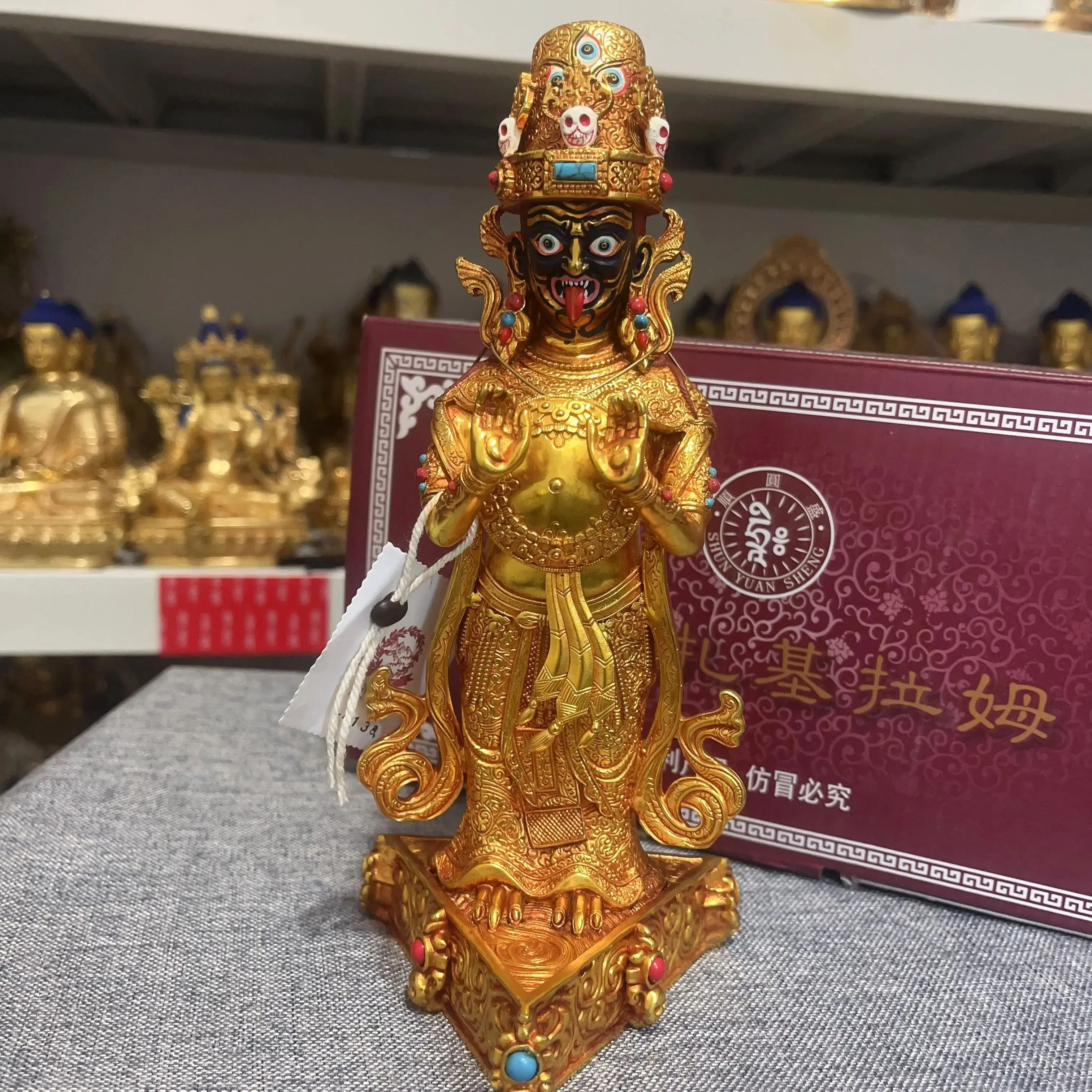 Tibet Tailandia tempio CASA Dea Zakirim Palden Lhamo figura del Buda Guardiano Dio della Ricchezza casa altare monaco lama culto