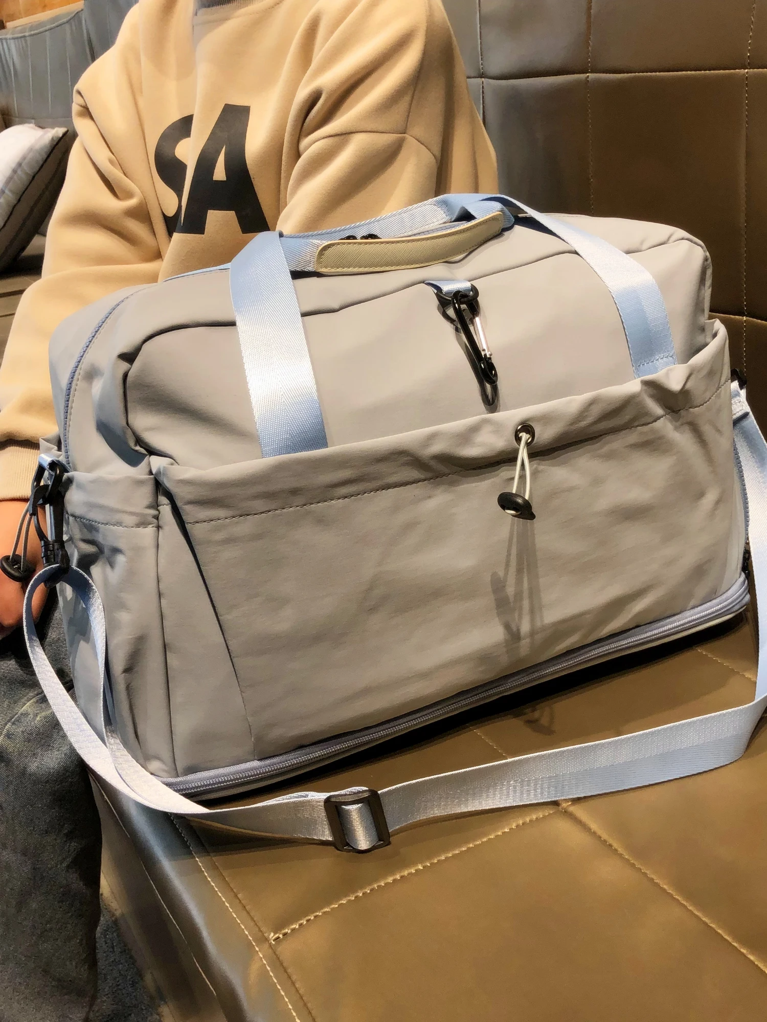borsa-da-viaggio-di-marca-hong-kong-grande-capacita-borsa-sportiva-e-fitness-design-alla-moda-borsa-per-viaggi-brevi-comoda-per-il-viaggio