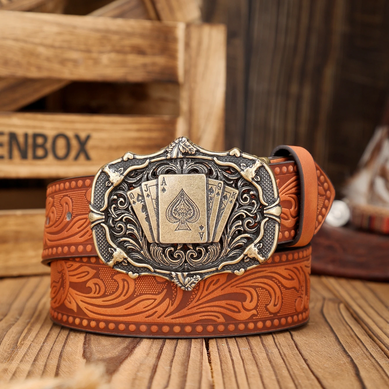 Ein Western-Schnallengürtel aus PU-Leder, geeignet für Männer und Frauen, ein einzigartiger und retro-brauner Gürtel (mit perforierten Nieten) – Detail 5