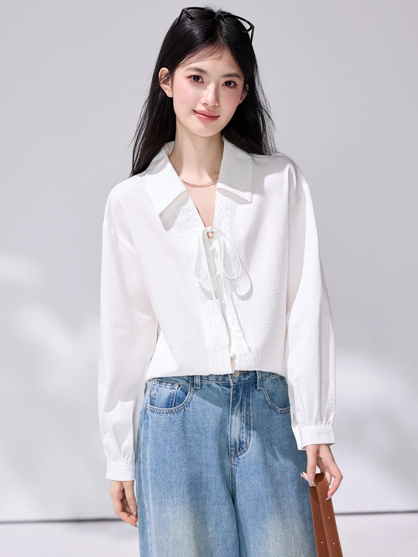 

Новая весенняя белая рубашка 2026 года с отложным воротником, шнуровкой и спущенными плечами, с длинными рукавами, в стиле французского винтажа, элегантный топ