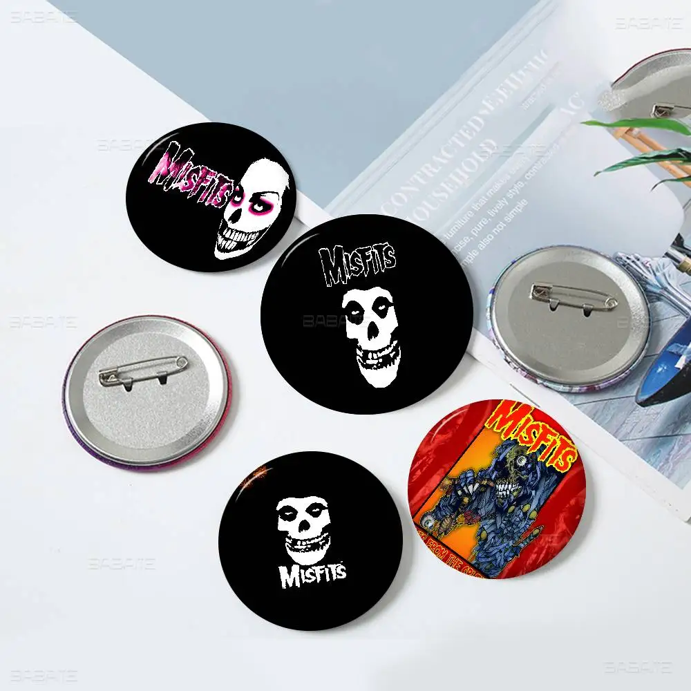 Die Die M-Misfits My Darling 58mm Animals Funny Brooches Badge Backpack Clothes Gift Accessory