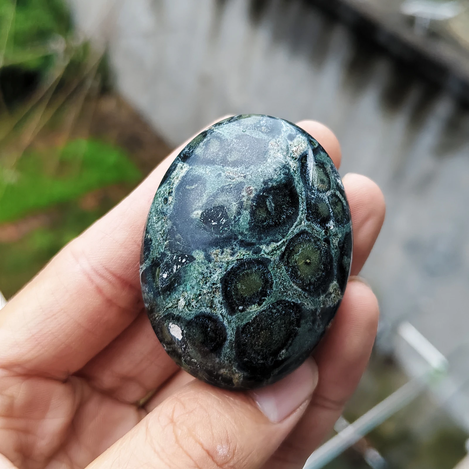 1 قطعة/50-150 جرام حجر عين الطاووس الطبيعي البيضاوي اللعب قطعة البيضاوي الإبهام حجر القلق لتخفيف القلق ، شفاء كريستال شقرا #3