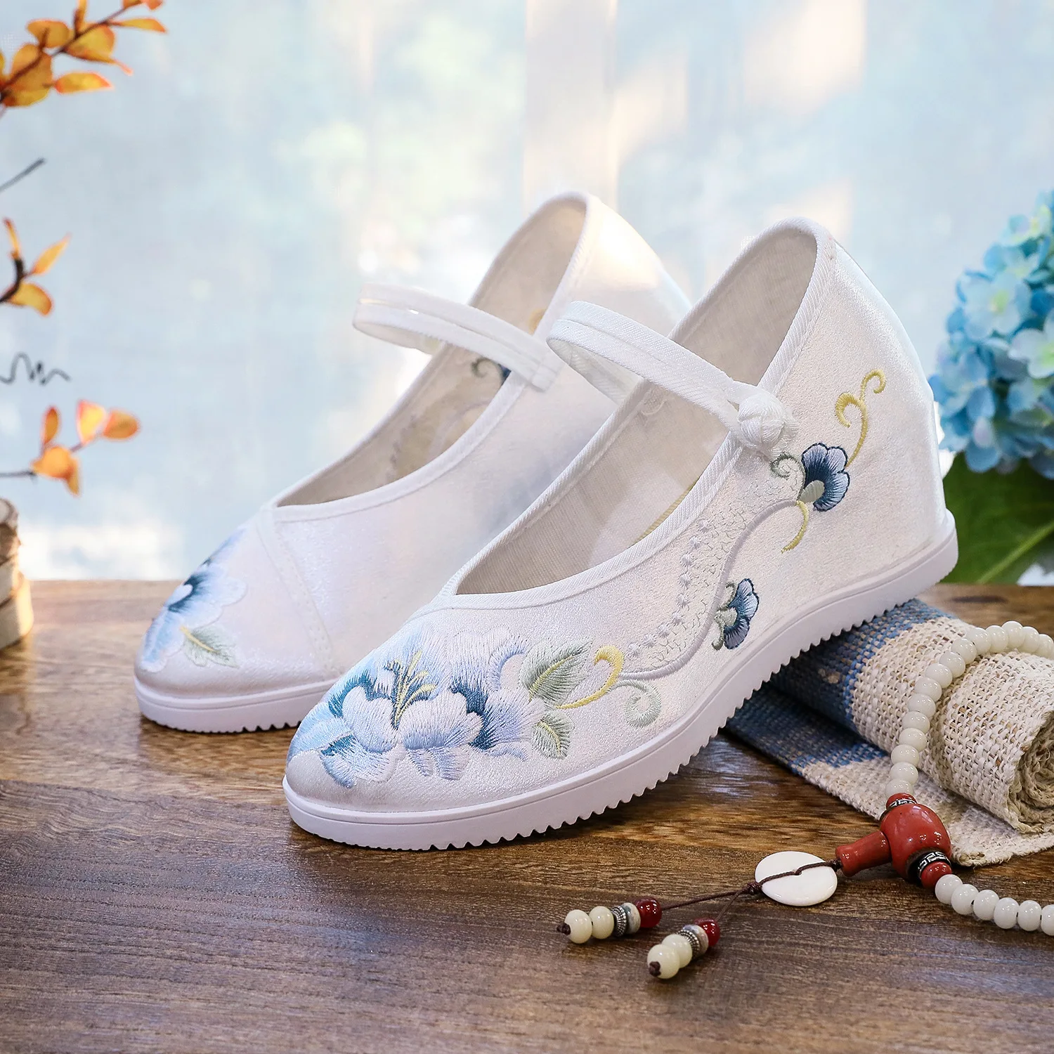 Size 34-41 Ethnic Style Wedges Chinese Cloth Shoes Women High Heel Thick Bottom Embroidered Hanfu Shoes