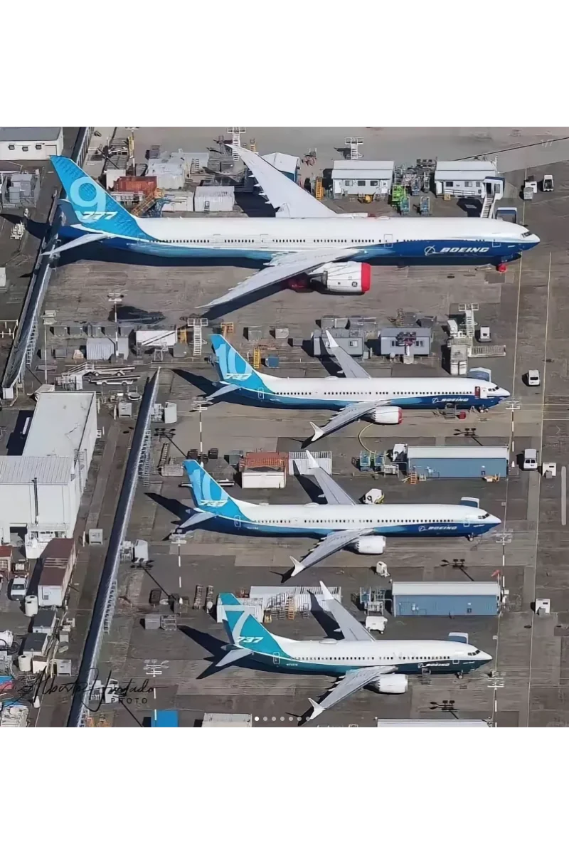 

1:150 Scale Diecast Model Civil Airliner Prototype Aircraft Series Boeing B747/B787 Air Force Resin Airplane With Light Display