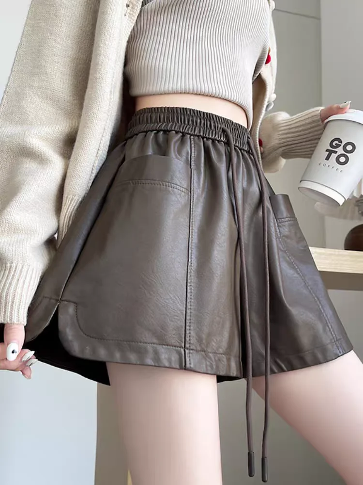 Pantaloni in ecopelle da donna: 2025 Nuovi culottes a gamba larga a trapezio a vita alta, pantaloncini autunnali dimagranti larghi per le donne