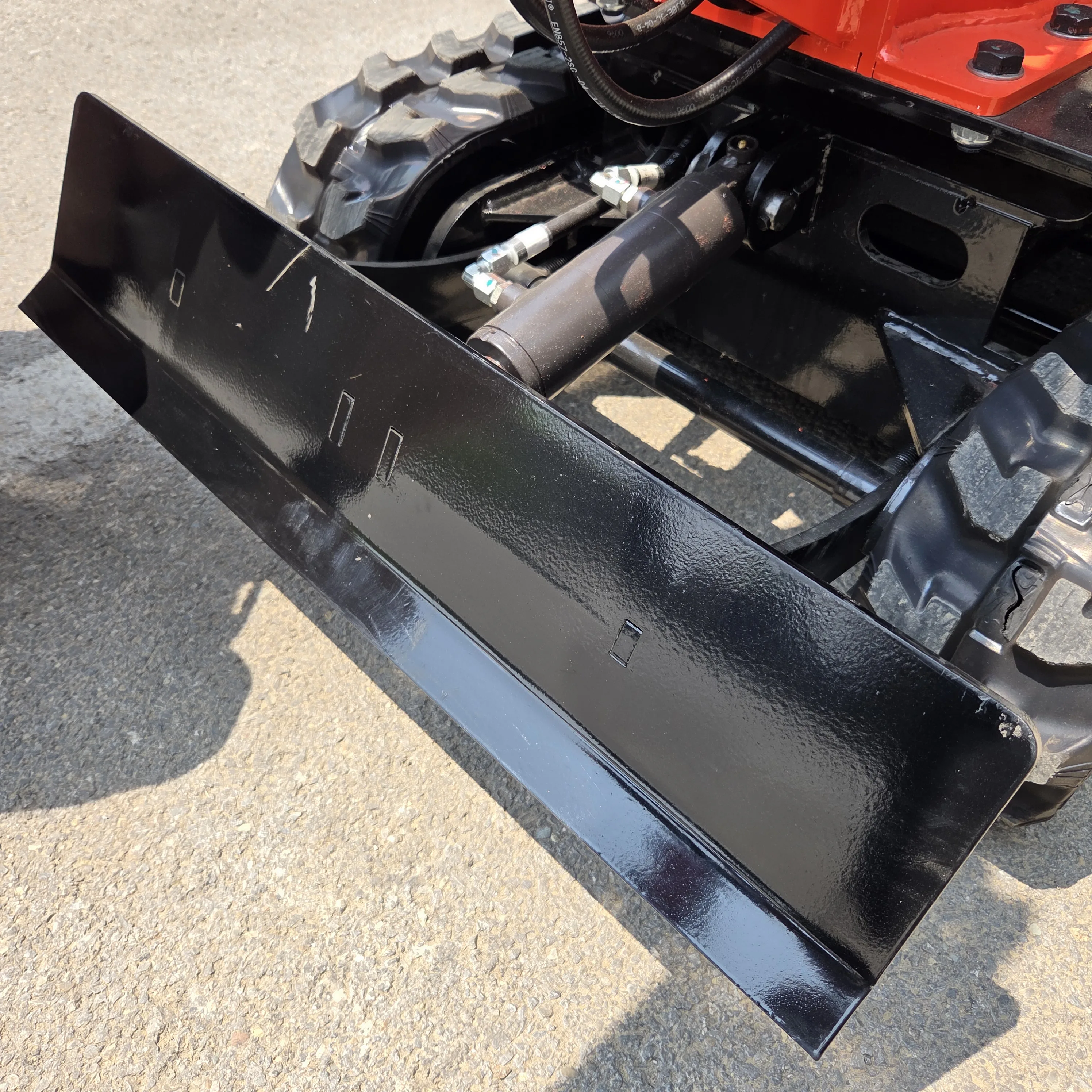 Supports 360-degree rotation,Easy to operate, 0.8-ton EPA mini excavator – a new model customized for urban construction