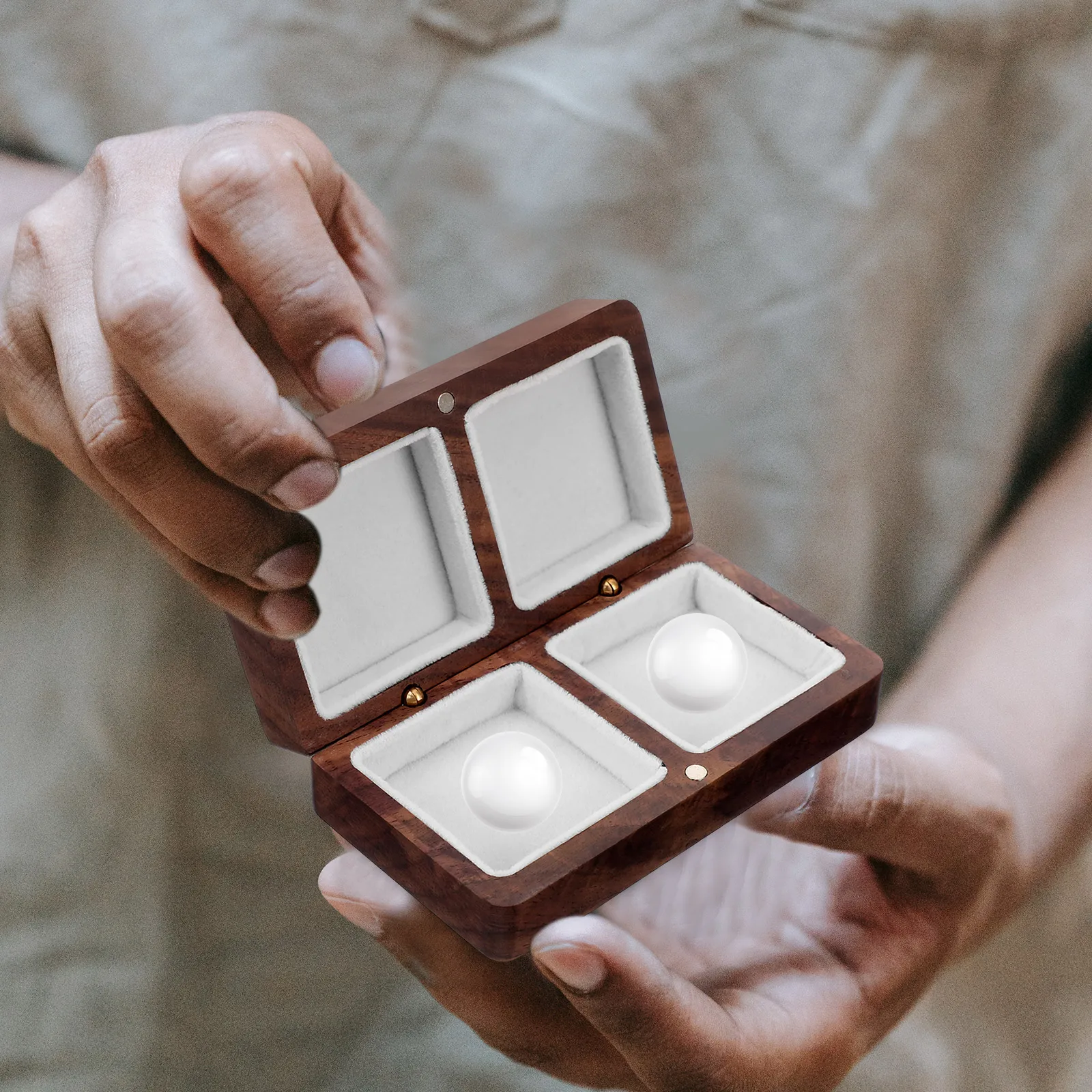 

Vintage Style Solid Wood Ring Box Large Capacity Jewelry Storage Case for Wedding Proposal Engagement Gift Decoration