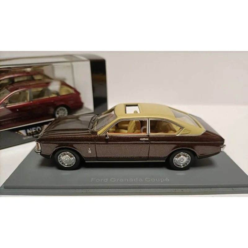 Neo 1:43 Scale Ford Granada Coupe Resin Car Model Collection Ornaments